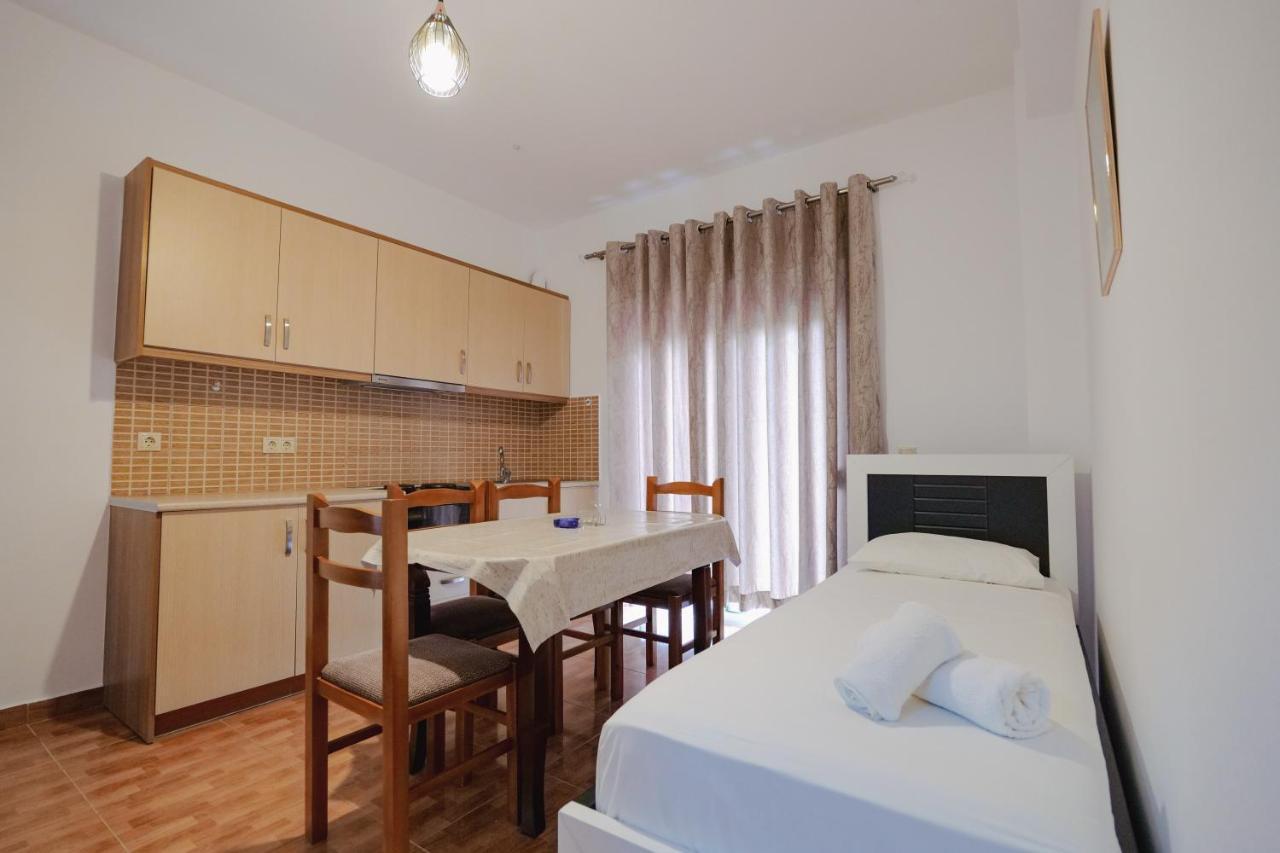 Apartments & Hotel Eleanna Sarandë Eksteriør bilde