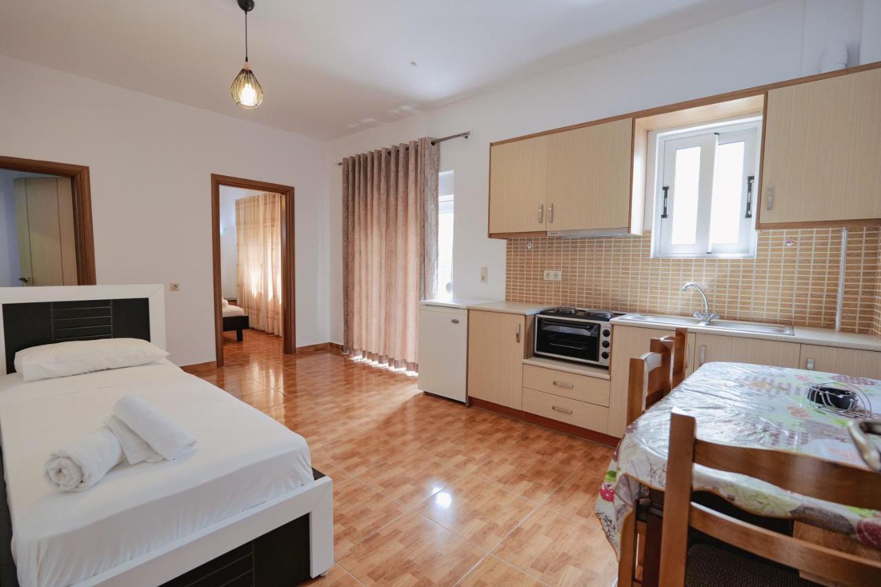 Apartments & Hotel Eleanna Sarandë Eksteriør bilde