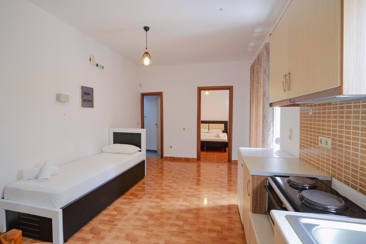 Apartments & Hotel Eleanna Sarandë Eksteriør bilde