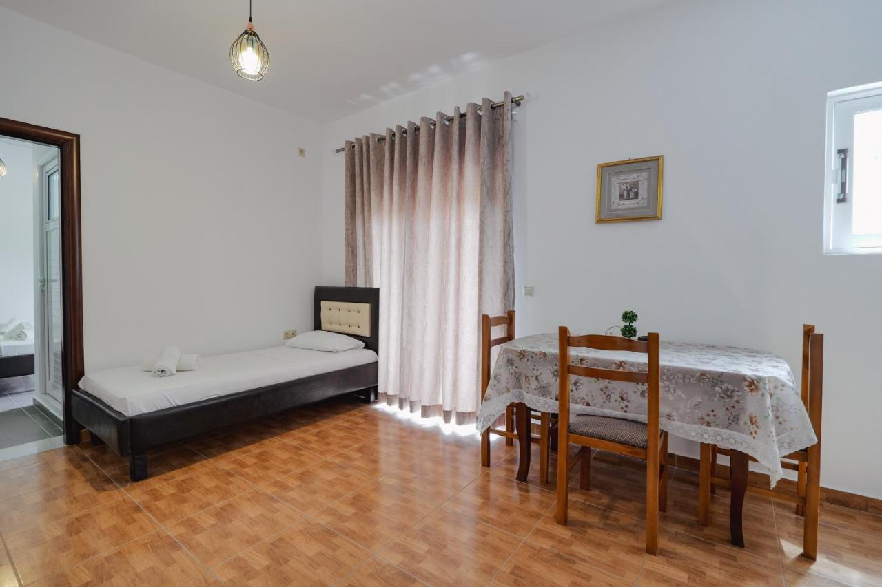 Apartments & Hotel Eleanna Sarandë Eksteriør bilde