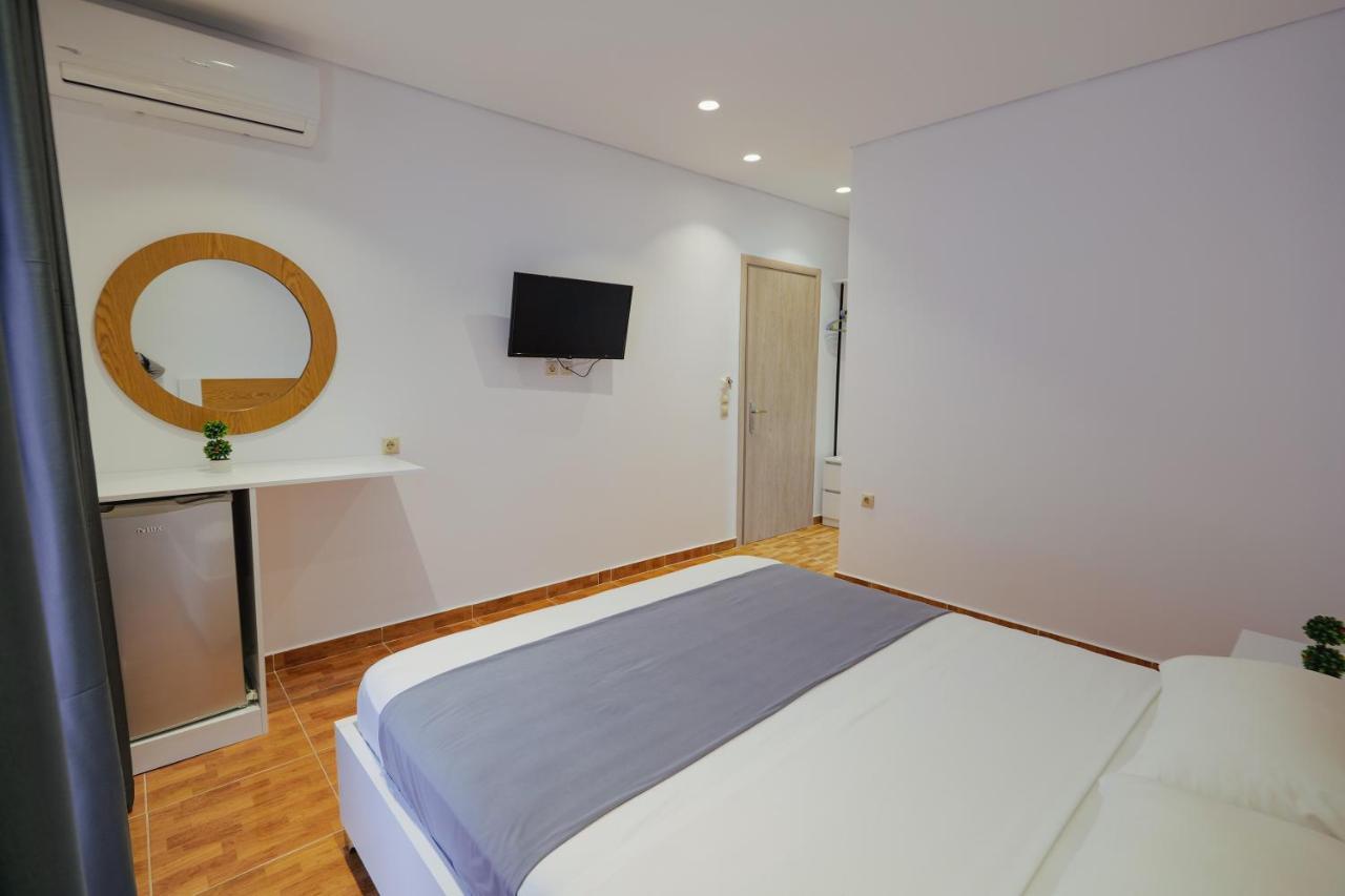 Apartments & Hotel Eleanna Sarandë Eksteriør bilde