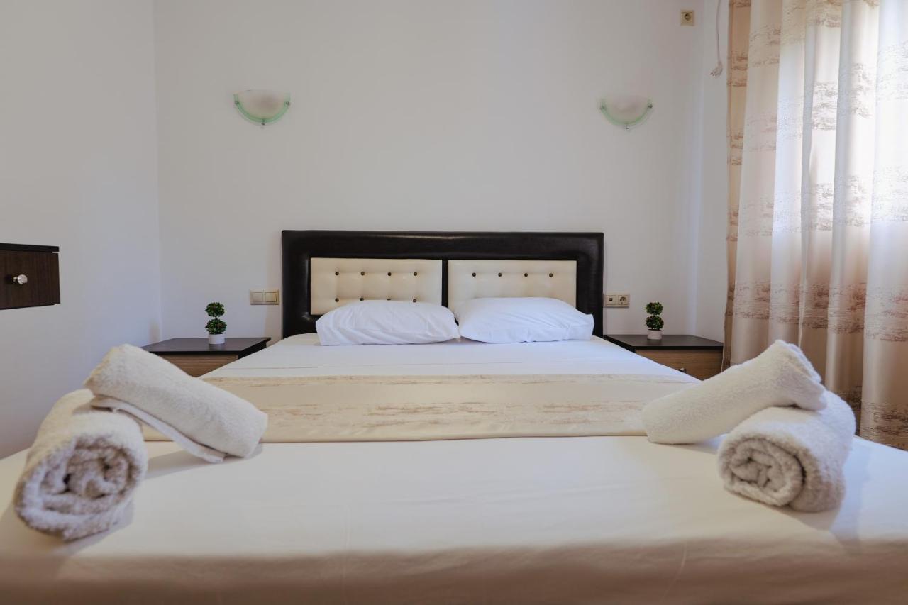 Apartments & Hotel Eleanna Sarandë Eksteriør bilde