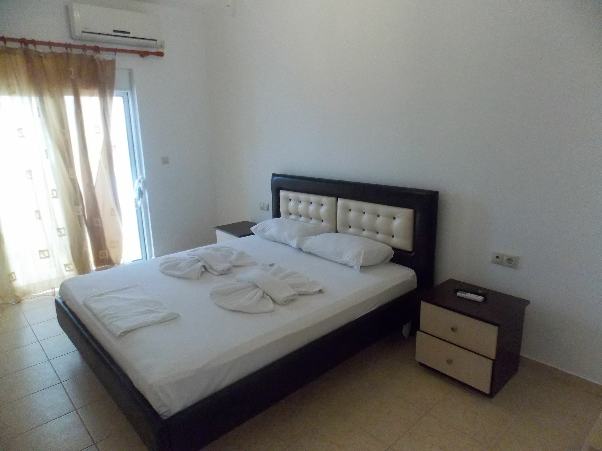 Apartments & Hotel Eleanna Sarandë Eksteriør bilde